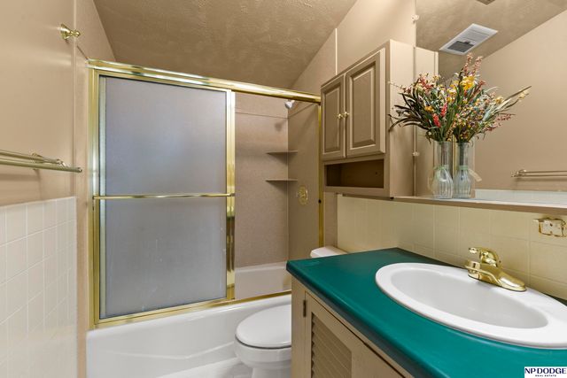 905 Sycamore Drive, Lincoln, NE 68510