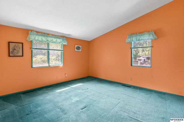 905 Sycamore Drive, Lincoln, NE 68510