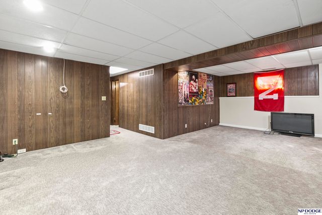 905 Sycamore Drive, Lincoln, NE 68510