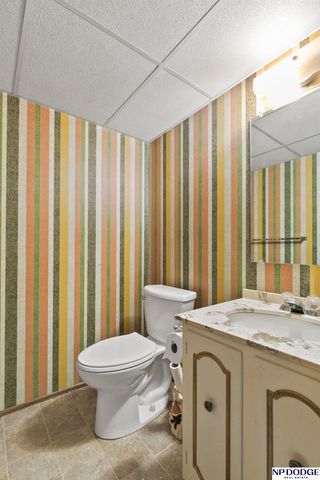 905 Sycamore Drive, Lincoln, NE 68510