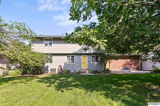 905 Sycamore Drive, Lincoln, NE 68510