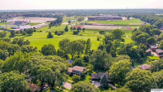 905 Sycamore Drive, Lincoln, NE 68510