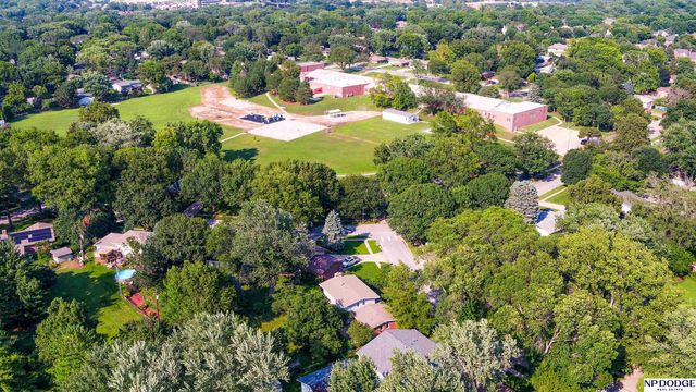 905 Sycamore Drive, Lincoln, NE 68510