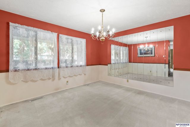 905 Sycamore Drive, Lincoln, NE 68510