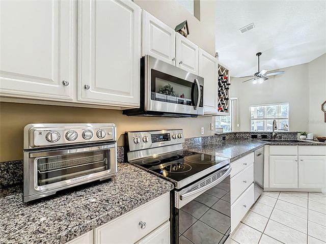 6050 LANDINGS BOULEVARD, Lady Lake, FL 32159