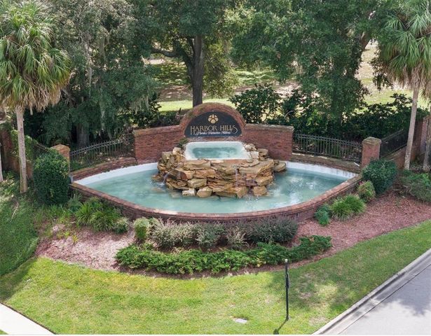 6050 LANDINGS BOULEVARD, Lady Lake, FL 32159