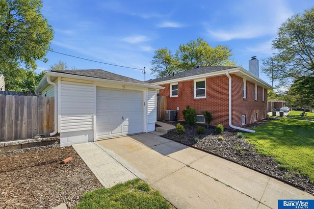 2645 S 55th Street, Lincoln, NE 68506