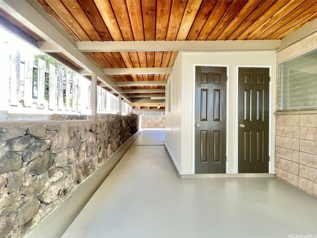 736 Puu Hina Place, Pearl City, HI 96782