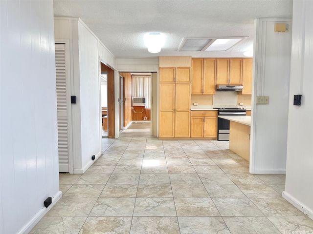 736 Puu Hina Place, Pearl City, HI 96782