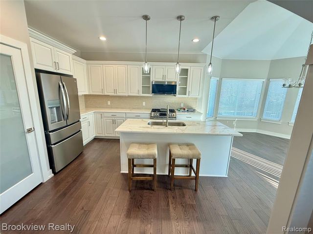 55144 St Paul Drive, Macomb, MI 48042