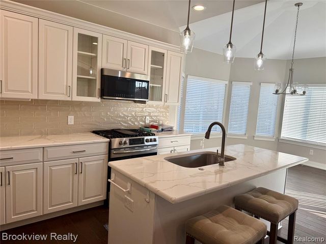 55144 St Paul Drive, Macomb, MI 48042