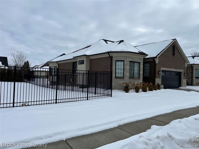 55144 St Paul Drive, Macomb, MI 48042