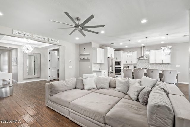 18735 W SAN JUAN Avenue, Litchfield Park, AZ 85340