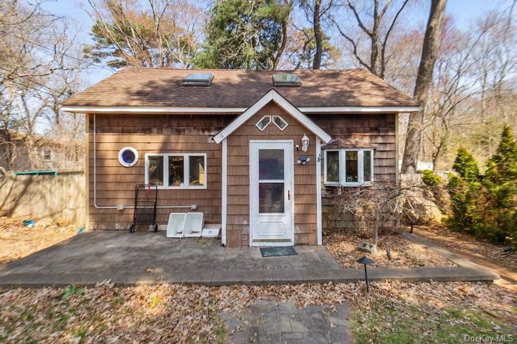 147 Lakeview Drive, Patchogue, NY 11772