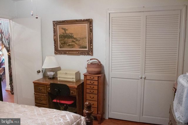 526 S CARLIN SPRINGS RD, Arlington, VA 22204