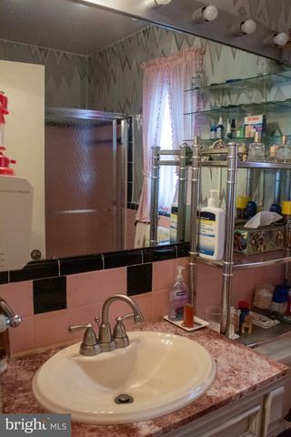 526 S CARLIN SPRINGS RD, Arlington, VA 22204