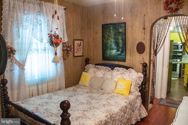 526 S CARLIN SPRINGS RD, Arlington, VA 22204