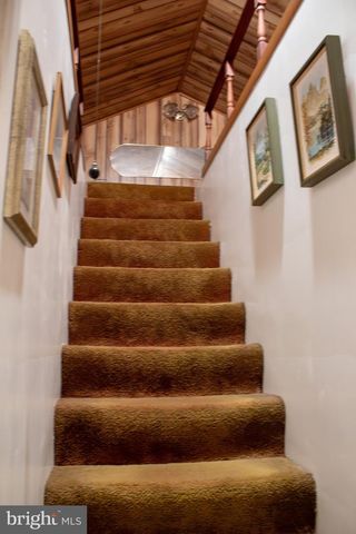 526 S CARLIN SPRINGS RD, Arlington, VA 22204