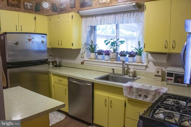 526 S CARLIN SPRINGS RD, Arlington, VA 22204