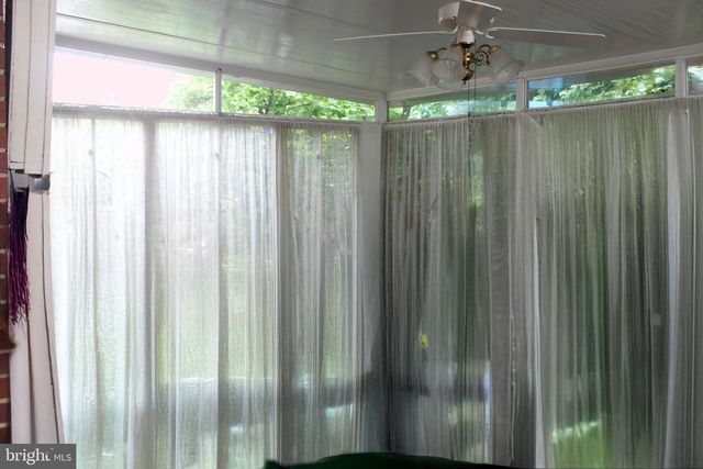 526 S CARLIN SPRINGS RD, Arlington, VA 22204