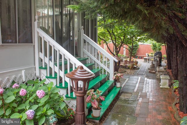 526 S CARLIN SPRINGS RD, Arlington, VA 22204