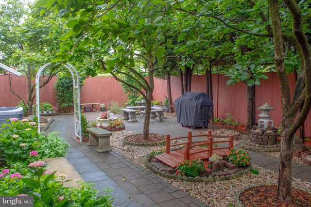 526 S CARLIN SPRINGS RD, Arlington, VA 22204