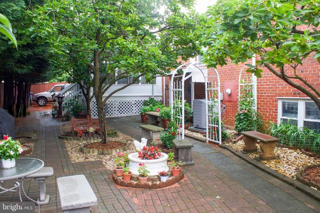 526 S CARLIN SPRINGS RD, Arlington, VA 22204