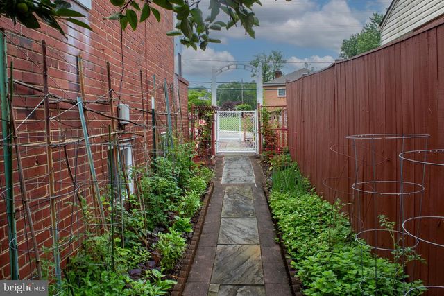 526 S CARLIN SPRINGS RD, Arlington, VA 22204