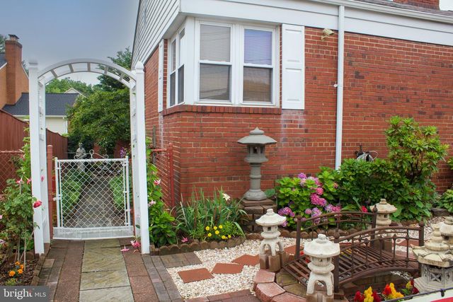 526 S CARLIN SPRINGS RD, Arlington, VA 22204