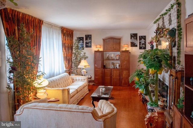 526 S CARLIN SPRINGS RD, Arlington, VA 22204