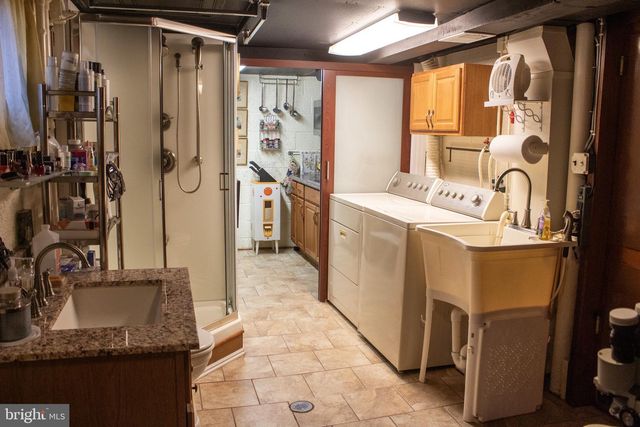 526 S CARLIN SPRINGS RD, Arlington, VA 22204