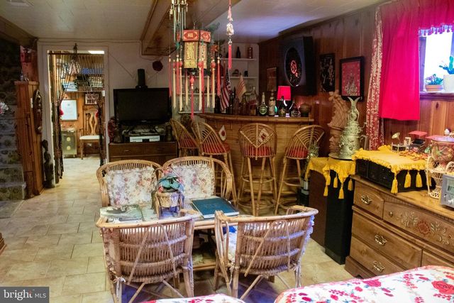 526 S CARLIN SPRINGS RD, Arlington, VA 22204