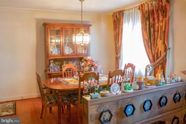 526 S CARLIN SPRINGS RD, Arlington, VA 22204