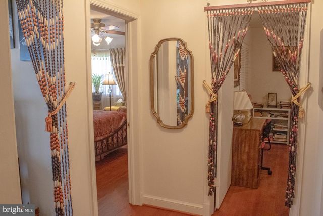 526 S CARLIN SPRINGS RD, Arlington, VA 22204