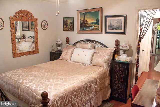 526 S CARLIN SPRINGS RD, Arlington, VA 22204