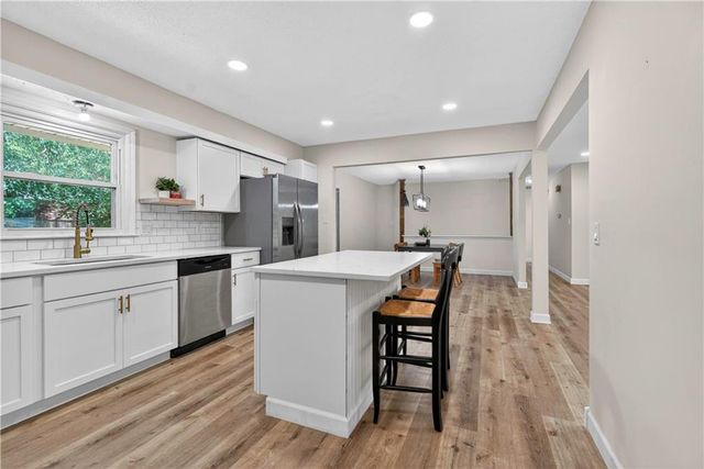 218 Oak Hill Street, Lansing, KS 66043