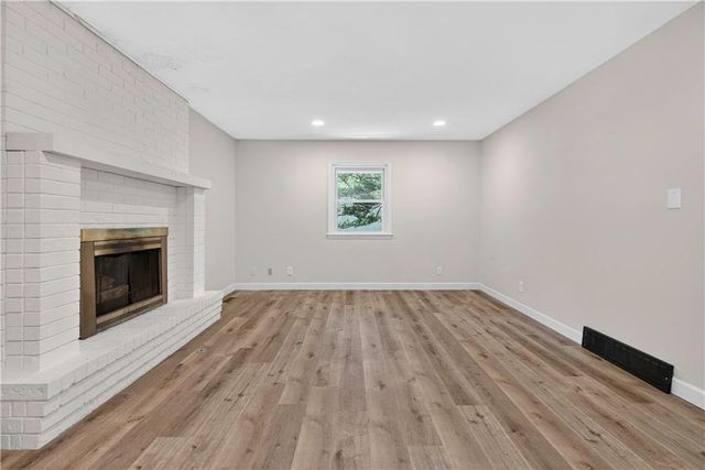 218 Oak Hill Street, Lansing, KS 66043