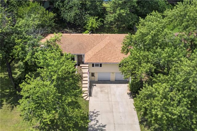 218 Oak Hill Street, Lansing, KS 66043