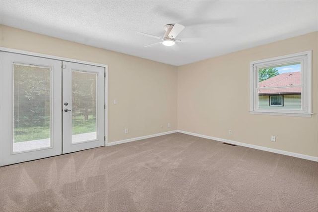 218 Oak Hill Street, Lansing, KS 66043