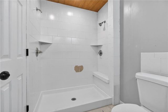218 Oak Hill Street, Lansing, KS 66043