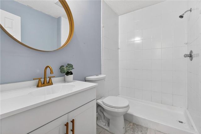 218 Oak Hill Street, Lansing, KS 66043