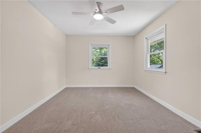218 Oak Hill Street, Lansing, KS 66043