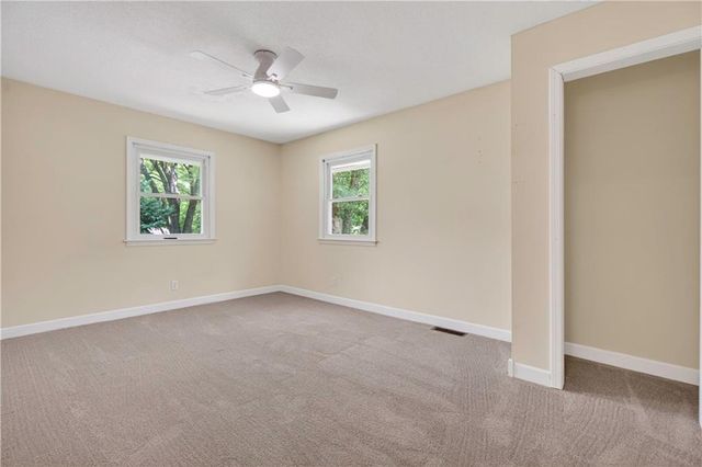 218 Oak Hill Street, Lansing, KS 66043
