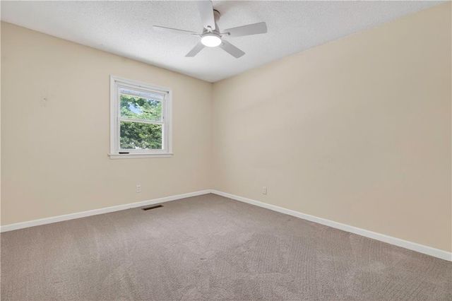 218 Oak Hill Street, Lansing, KS 66043