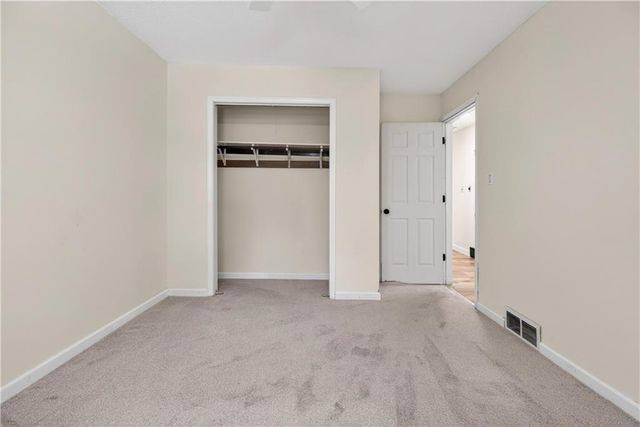 218 Oak Hill Street, Lansing, KS 66043
