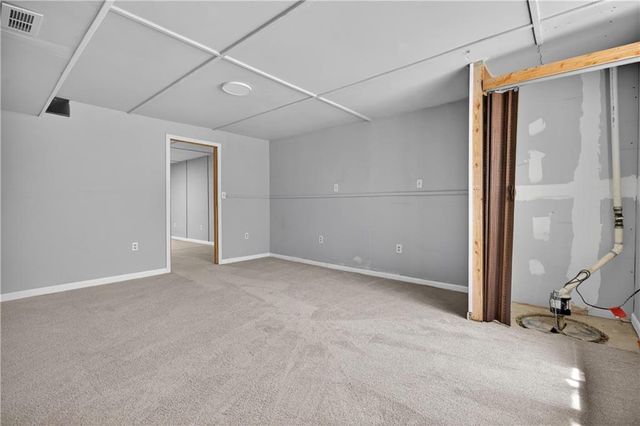 218 Oak Hill Street, Lansing, KS 66043