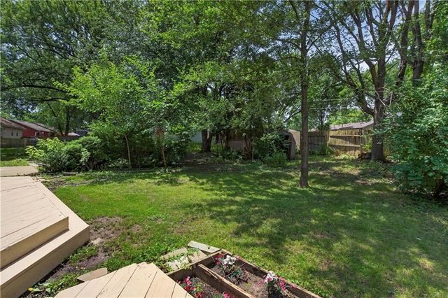 218 Oak Hill Street, Lansing, KS 66043