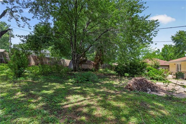 218 Oak Hill Street, Lansing, KS 66043