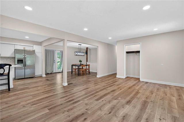 218 Oak Hill Street, Lansing, KS 66043