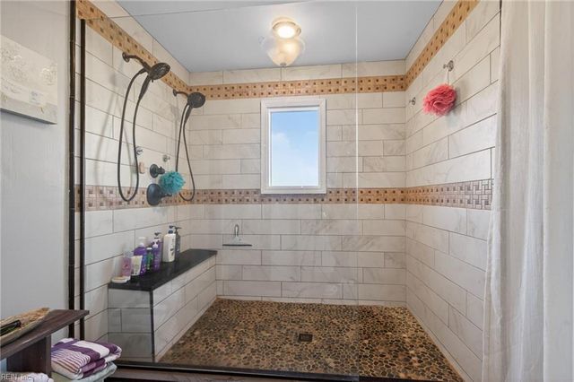 9327 Rivershore DR, Suffolk, VA 23433